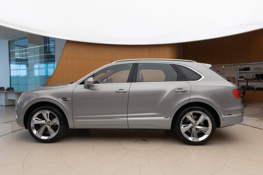  Bentley Bentayga W12 2020 года  (UAE) (фото 5 из 10)